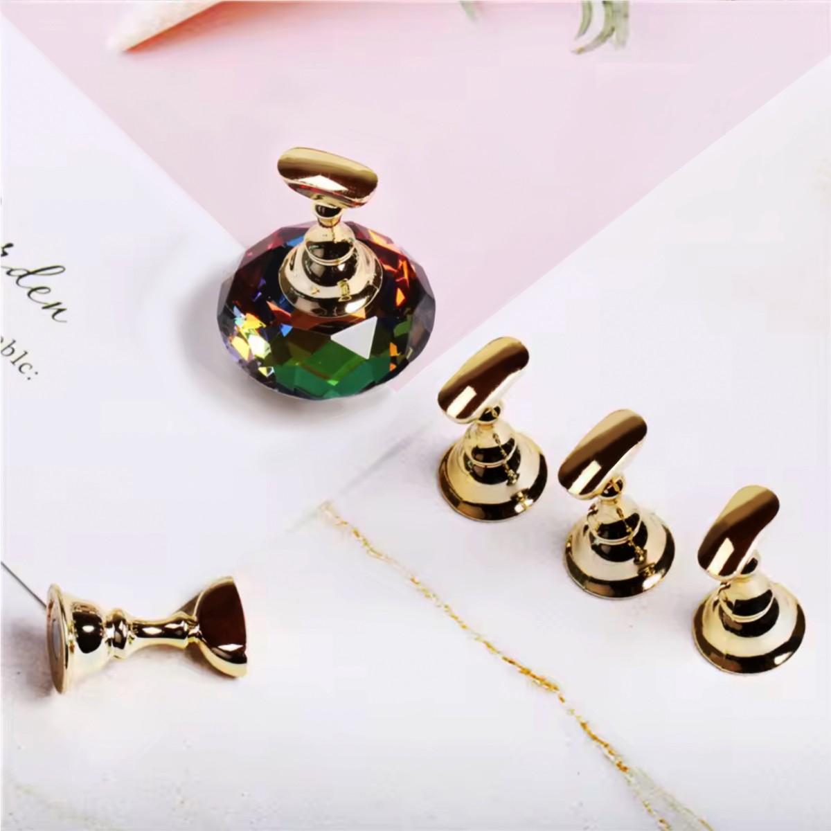 Support Magnétique Nail-Art en Cristal Arc-en-ciel