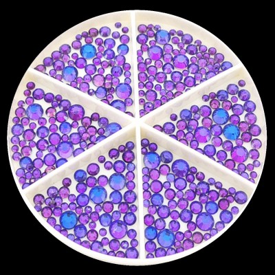 Diamants à facette violet de différentes tailles